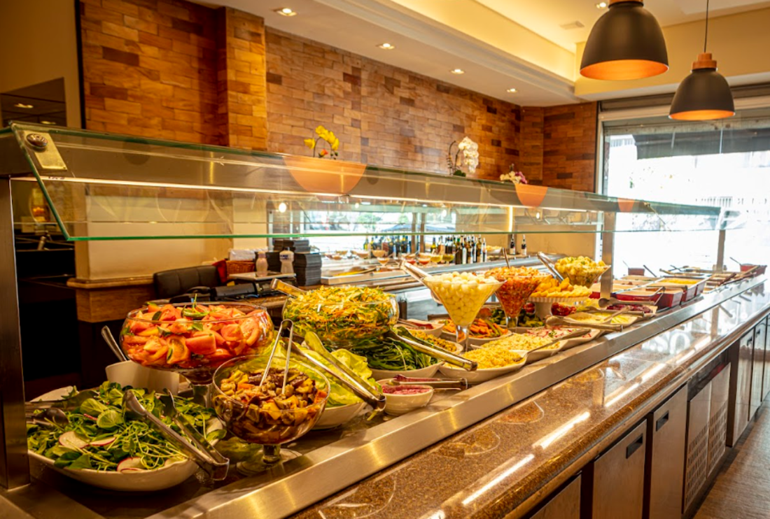 Buffet por quilo da Osnir: saladas, pratos quentes e grelhados