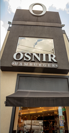 Fachada da Osnir Hamburger na Praça da Árvore